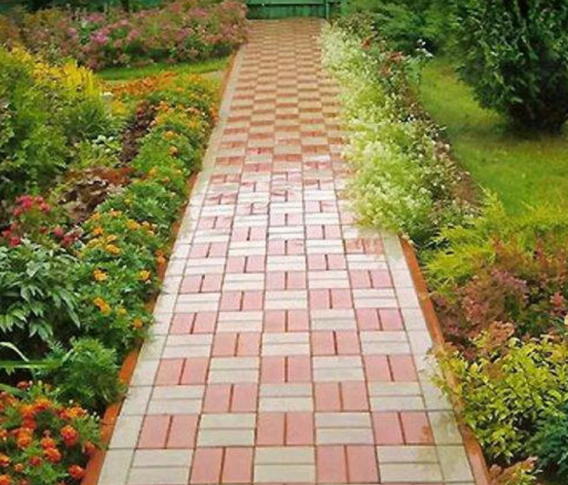 Укладка тротуарной плитки на даче